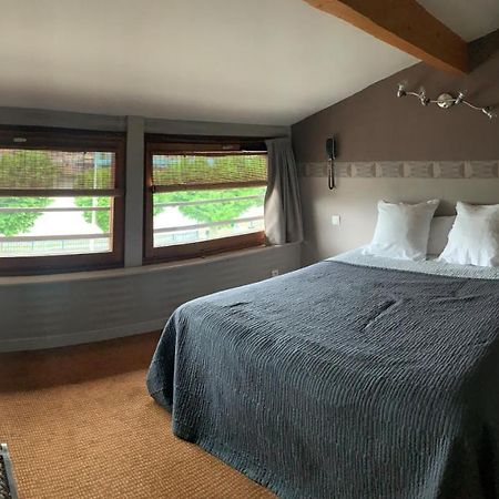 Le Petit Roche Hotel Serrieres  Bagian luar foto