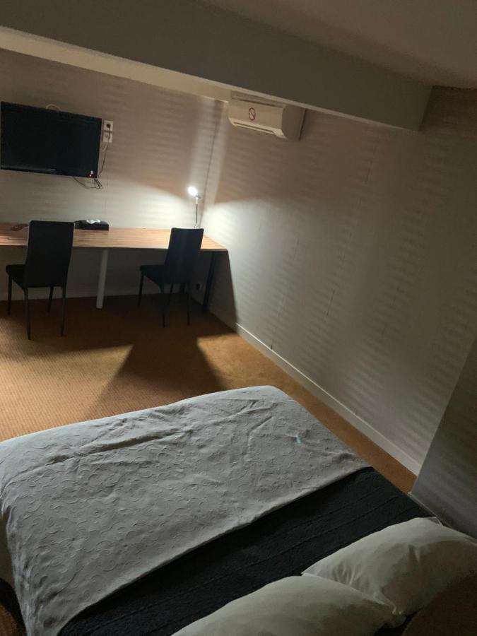 Le Petit Roche Hotel Serrieres  Bagian luar foto