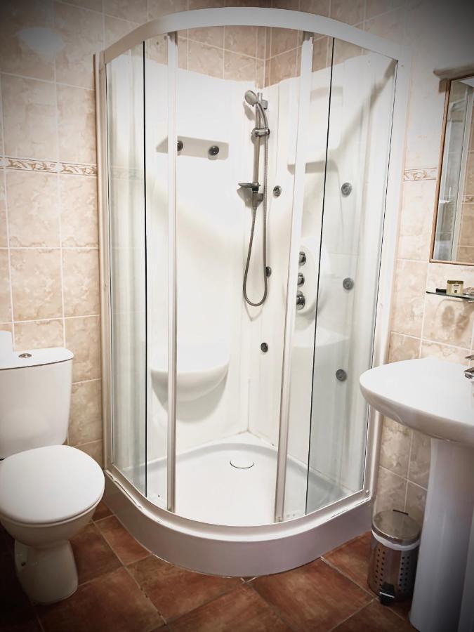 Le Petit Roche Hotel Serrieres  Bagian luar foto